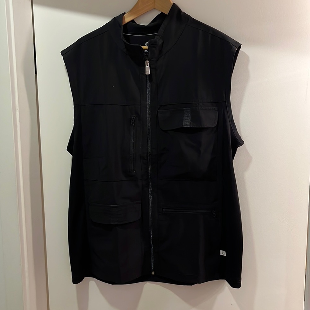 Cherokee Men vest Large